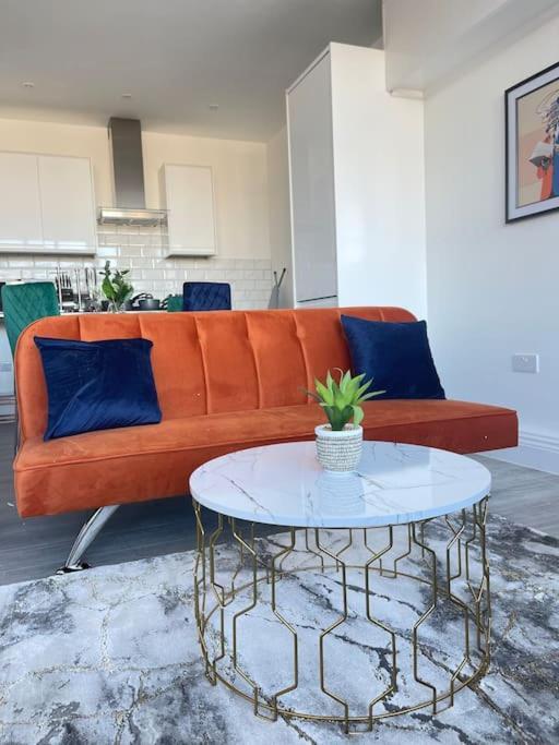 1 Bedroom Apartment - Flitwick - Contractor Friendly - Tourist Ready - Full Kitchen - Wifi - Smart Tv - Sofa Bed - Free Parking - Ideal For Short Or Long Stays Екстер'єр фото
