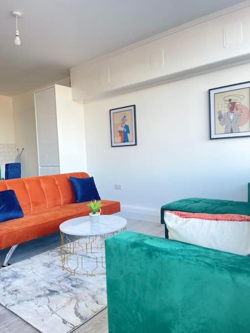 1 Bedroom Apartment - Flitwick - Contractor Friendly - Tourist Ready - Full Kitchen - Wifi - Smart Tv - Sofa Bed - Free Parking - Ideal For Short Or Long Stays Екстер'єр фото