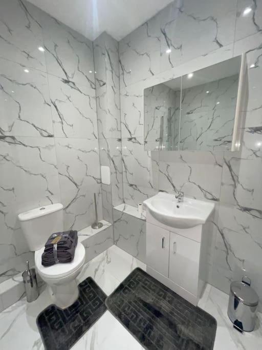 1 Bedroom Apartment - Flitwick - Contractor Friendly - Tourist Ready - Full Kitchen - Wifi - Smart Tv - Sofa Bed - Free Parking - Ideal For Short Or Long Stays Екстер'єр фото